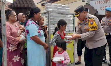 Polsek-Taman-Peduli-dengan-Bagikan-Makanan-Gratis