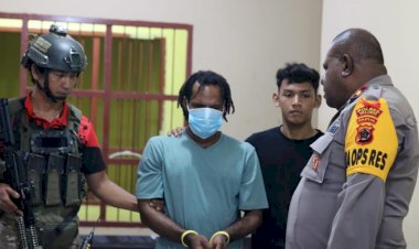 Satu-Komplotan-KKB-Pimpinan-Aske-Mabel,-Nikson-Matuan,-Digiring-ke-Polda-Papua