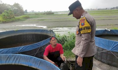 Bhabinkamtibmas-Pertapan-Maduretno-Ajak-Warga-Seriusi-Budidaya-Lele-Dukung-Ketahanan-Pangan