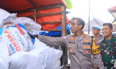 Polres-Ngawi-Amankan-Truk-dan-Dua-Orang-Diduga-Selundupkan-3-Ton-Pupuk-Bersubsidi