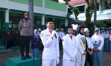 Upacara-Hari-Kartini-Wakapolres-Situbondo-Motivasi-Pelajar-Jadi-Generasi-Indonesia-Hebat