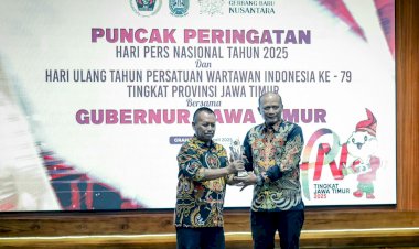 Kapolda-Jatim-Raih-Penghargaan-Prapanca-Award-di-Puncak-HPN-2025