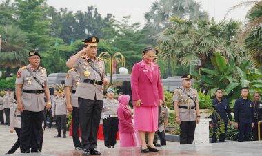 Jelang-Hari-Bhayangkara,-Kapolri-Ziarah-ke-Makam-BJ-Habibie-hingga-Hoegeng