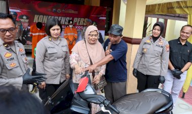 Senyum-Sumringah-Korban-Curanmor-di-Kota-Malang-Saat-Polisi-Temukan-dan-Kembalikan-Motor-yang-Hilang