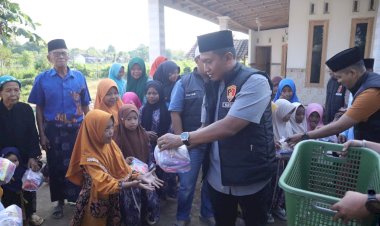 Ziarah-ke-Makam-Pahlawan-Nasional-dan-Beri-Bantuan-Guru-Ngaji-Warnai-Hari-Juang-Polri-di-Situbondo