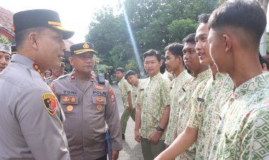 Gencarkan-“Police-Goes-to-School”,-Polresta-Banyuwangi-Dorong-Generasi-Muda-Tertib-Hukum