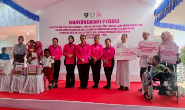 Bhayangkari-Peduli,-Bantuan-dari-Ende-Menjangkau-Sikka-dan-Ngada
