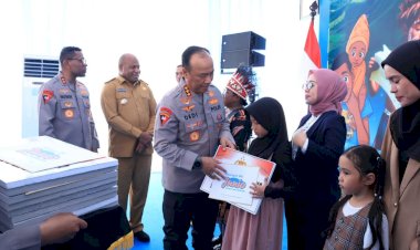 Polri-Serahkan-Bantuan-Pendidikan-bagi-10-Anak-Korban-KKB-di-Papua