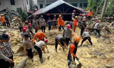 Den-Perintis-Korsabhara-Baharkam-Polri,-Kerahkan-100-Personel-Pengamanan-dan-Evakuasi-Longsor-di-Sibolga