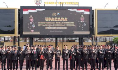 83-Personel-Polresta-Sidoarjo-Dapatkan-Satyalancana-Pengabdian