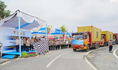 Lepas-Bantuan-Kemanusiaan-22-Kontainer-untuk-Korban-Bencana-Sumatera-Kapolri-Wujud-Kehadiran-Negara