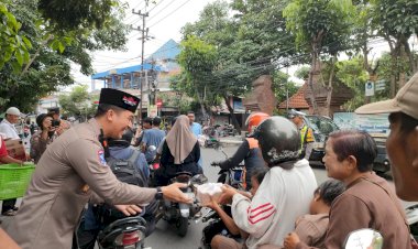 Ramadhan-Peduli,-Polsek-Taman-Bagikan-Takjil-untuk-Masyarakat