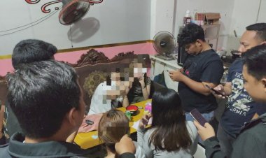 Polres-Gresik-Amankan-16-Orang-dan-Puluhan-Botol-Miras-di-Cerme,-Respons-Aduan-Cak-Rama