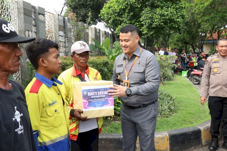 Sespimmen Polri Dikreg ke-65 Gelar Baksos di Terminal GSN Tanjung Perak, Sasar TKBM dan Pengemudi Bentor