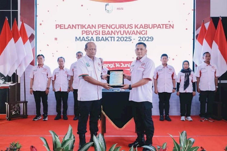 Kapolda Jatim Lantik Pengurus PBVSI Banyuwangi Masa Bhakti Tahun 2025-2029