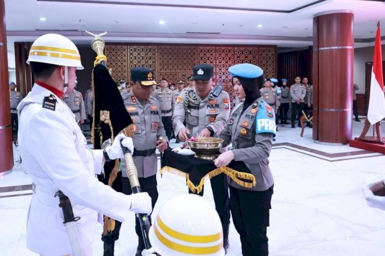 Kapolda Jatim Pimpin Upacara Pemuliaan Nilai Luhur Tribrata Pataka Polda Jatim 'Tan Hana Dharma Mangrwa'