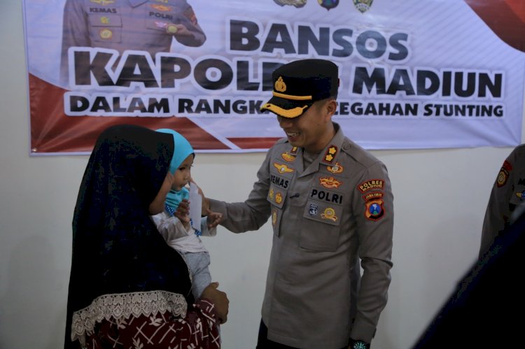 Peduli Stunting, Kapolres Madiun Salurkan Bansos untuk Masyarakat