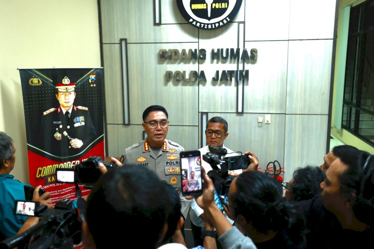Polda Jatim Kembalikan Buku Sitaan yang Tidak Terkait dengan Tindak Pidana