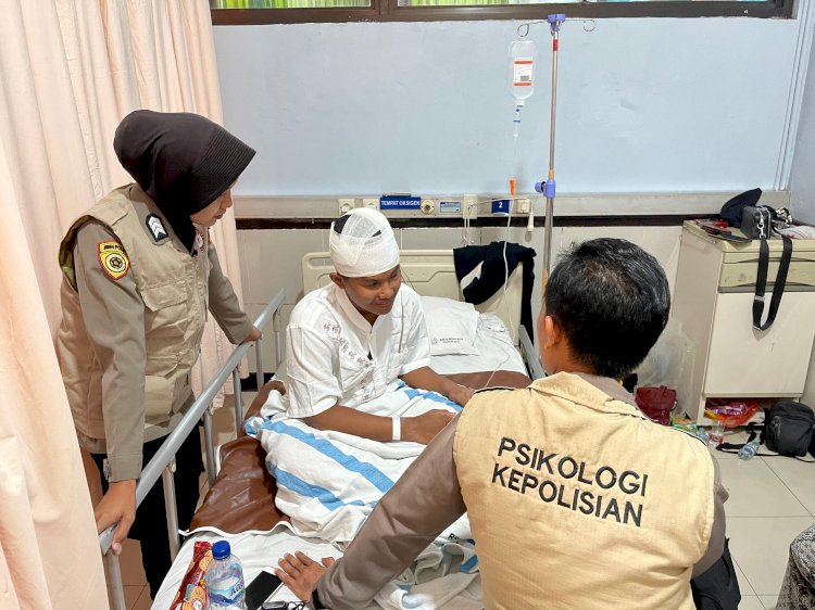 Polisi Beri Trauma Healing Korban Runtuhan Bangunan Ponpes Al Khoziny