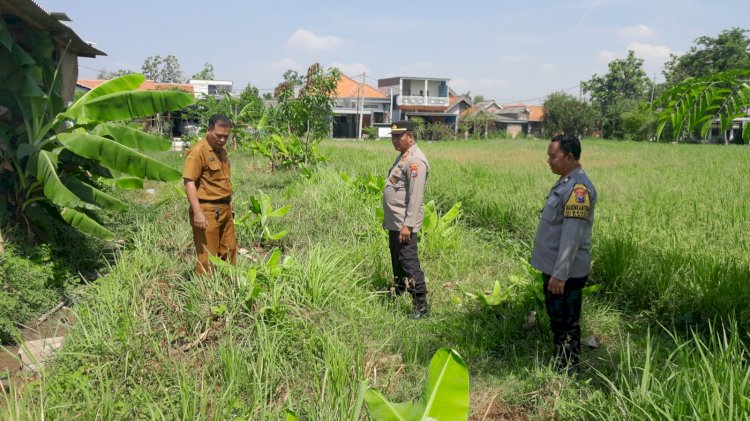 Polresta Sidoarjo | Kapolsek Sukodono Tinjau Lahan Bumdes Bangsri Dukung Program Ketahanan Pangan Nasional