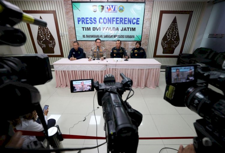 Tim DVI Polda Jatim Kembali Identifikasi 8 Jenazah Korban Robohnya Ponpes Al-Khoziny Sidoarjo