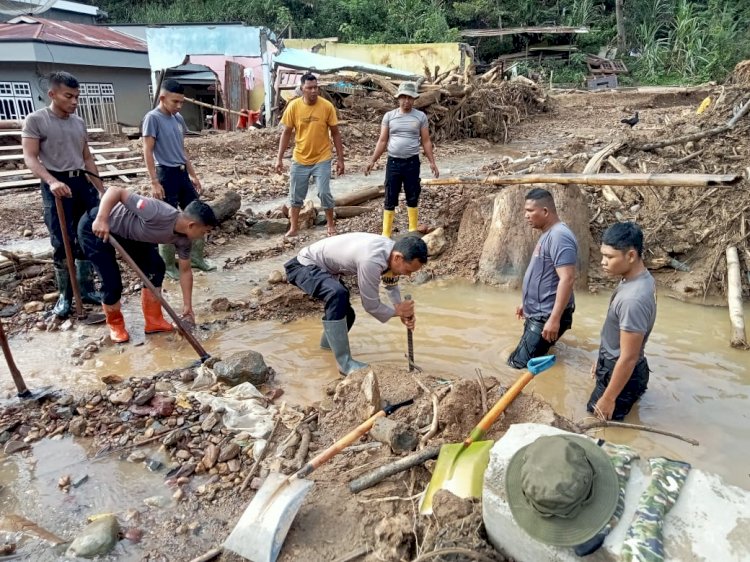 Gotong Royong Pascabanjir, Polri Pulihkan Drainase Tersumbat dan Gorong-gorong di Rusip Antara