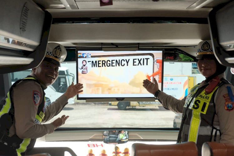 Polres Malang Sosialisasikan Tertib Lalin Melalui Program Polantas Menyapa di OPS Keselamatan Semeru