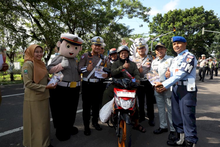 Polres Magetan Berbagi Bunga dan Es Krim di Operasi Keselamatan Semeru 2026