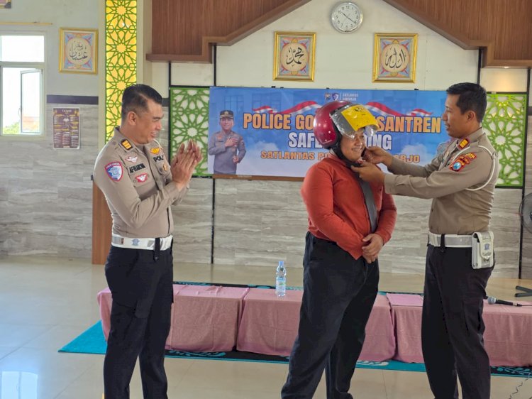 Police Goes to Pesantren, Satlantas Polresta Sidoarjo Edukasi Santri Tertib Berlalu Lintas