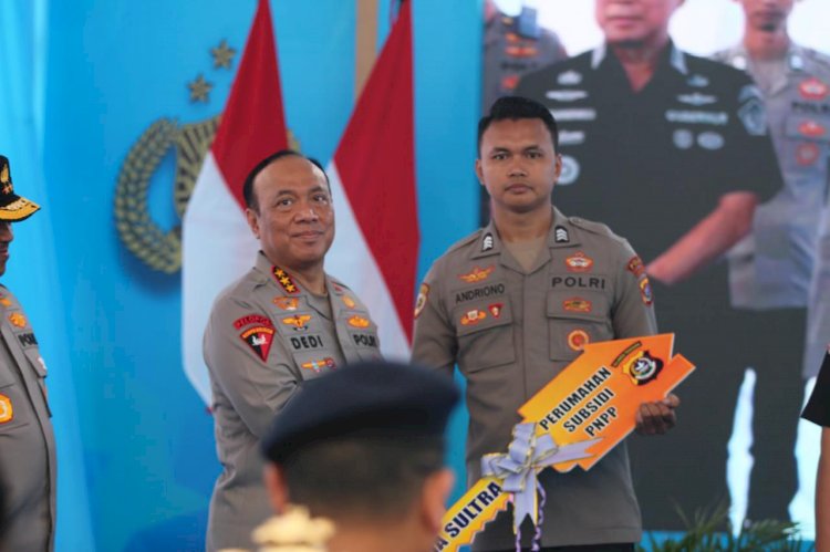 Dukung Asta Cita Presiden Prabowo sebagai Prioritas Nasional, Polri Serahkan 378 Unit Perumahan bagi PNPP dan Masyarakat di Sultra